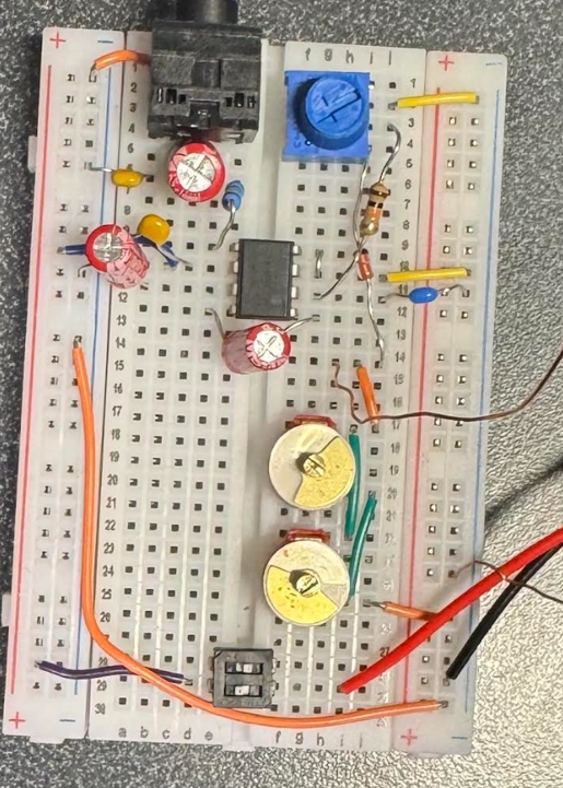 AM radio receiver real breadboard circuit